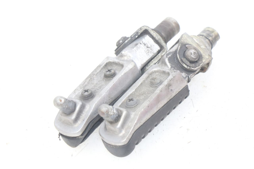 photo de PAIR OF FRONT FOOTRESTS KAWASAKI Z S 750 (2003 - 2006) - Alternative perspective