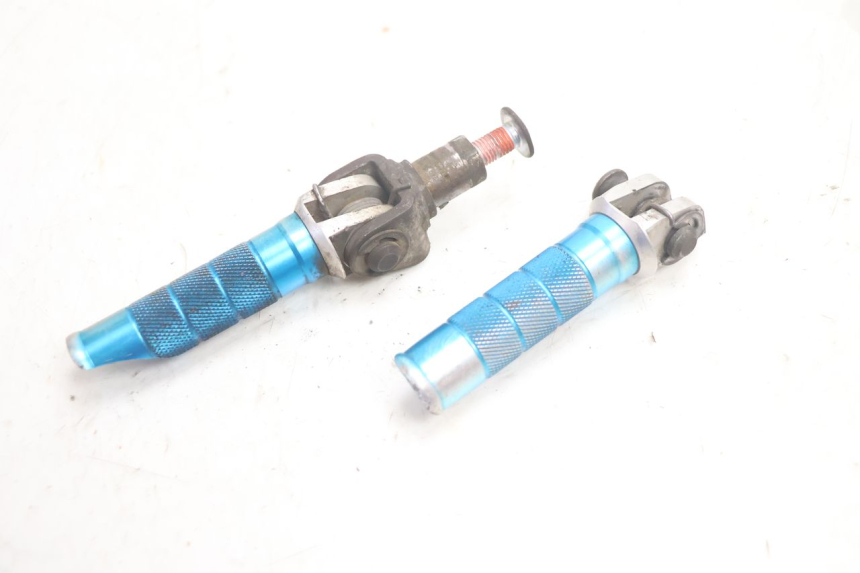 photo de PAIR OF FRONT FOOTRESTS KAWASAKI ZX-6R ZX6R 600 (1995 - 1997) - Alternative perspective