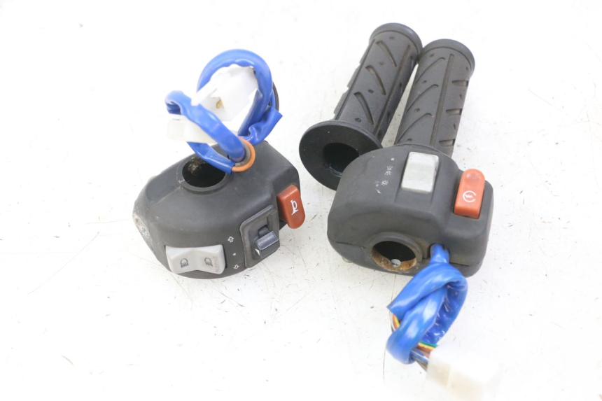 photo de HAND SWITCHES KYMCO AGILITY 4T 50 (2005 - 2018) - Checked used part