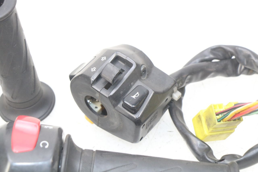 photo de HANDLEBAR SWITCHES SUZUKI BURGMAN 125 (2007 - 2014) - Surface and material condition