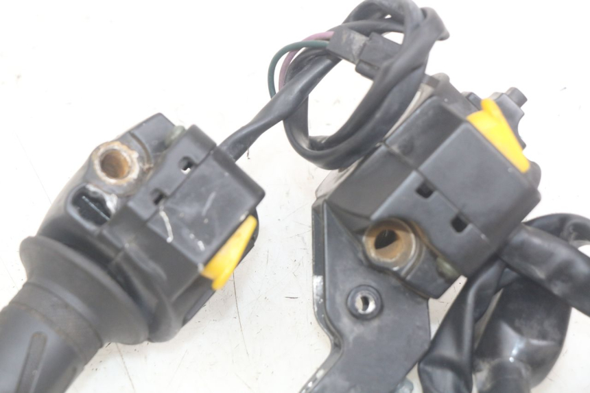 photo de HANDLEBAR SWITCHES PEUGEOT KISBEE 2T 50 (2010 - 2017) - Zoom on usage condition