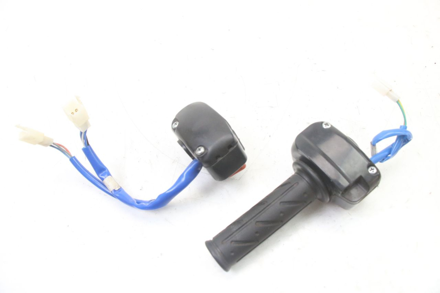 photo de HAND SWITCHES KYMCO AGILITY 4T 50 (2018 - 2022) - Zoom on usage condition