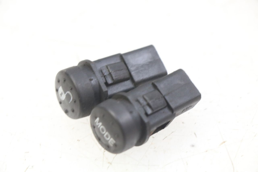 photo de HANDLEBAR SWITCHES PIAGGIO LIBERTY IGET 4T 50 (2015 - 2020) - Alternative perspective