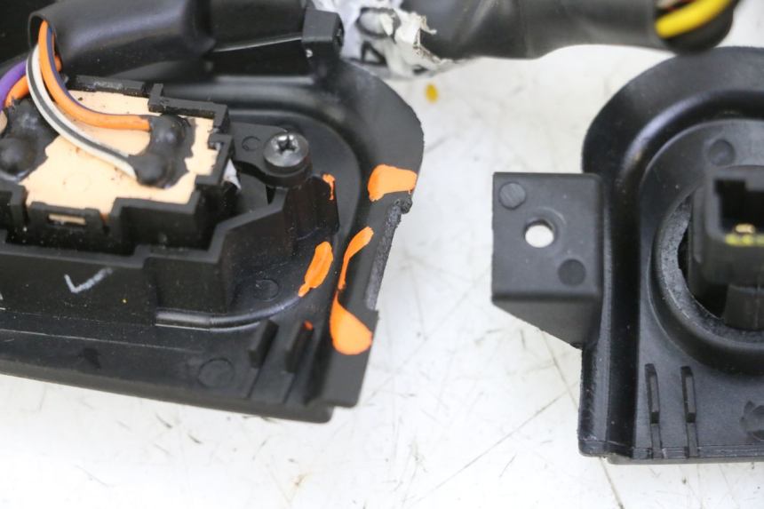 photo de HAND SWITCHES PIAGGIO MP3 HPE 310 (2024 - 2025) - Technical close-up