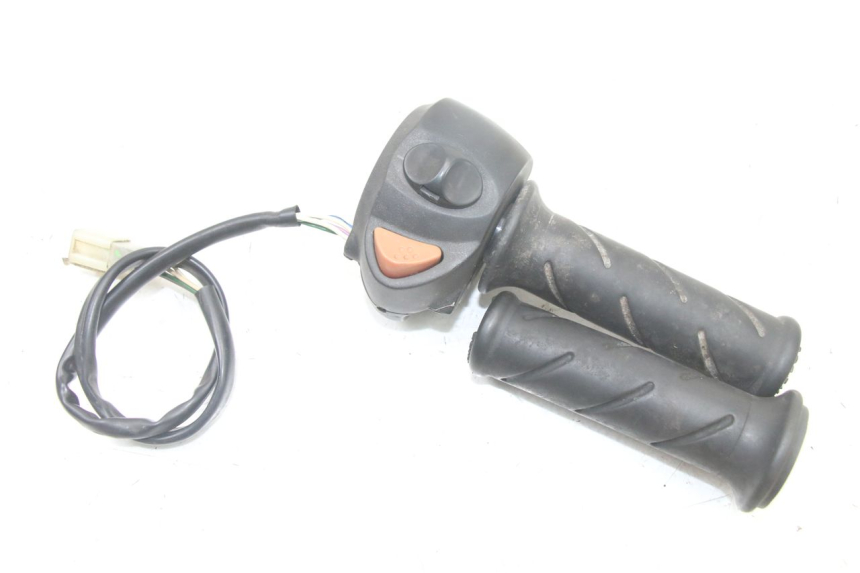 photo de HAND SWITCHES PEUGEOT SATELIS COMPRESSOR K15 125 (2006 - 2009) - Surface and material condition