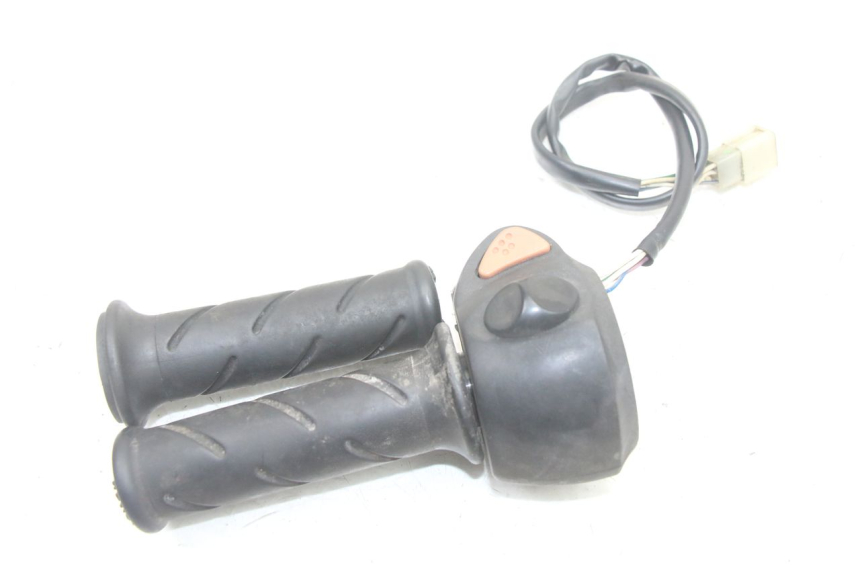 photo de HAND SWITCHES PEUGEOT SATELIS COMPRESSOR K15 125 (2006 - 2009) - Checked used part