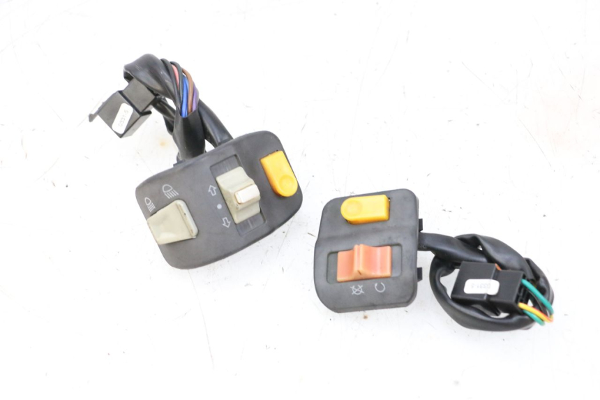 photo de HANDLEBAR SWITCHES JM MOTORS SANTANA 50 (2014 - 2023) - Fixing points details