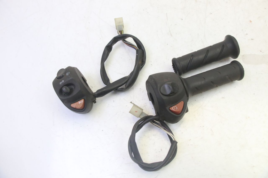 photo de HANDLEBAR SWITCHES PEUGEOT SATELIS 125 (2006 - 2009) - Main view