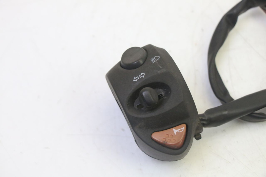 photo de HANDLEBAR SWITCHES PEUGEOT SATELIS 125 (2006 - 2009) - Technical close-up