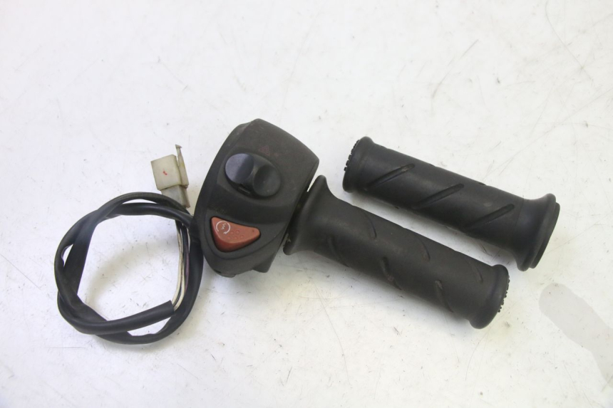 photo de HANDLEBAR SWITCHES PEUGEOT SATELIS 125 (2006 - 2009) - Surface and material condition