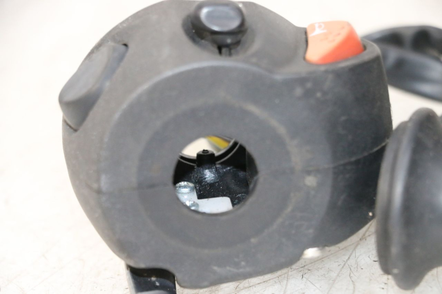 photo de HAND SWITCHES PEUGEOT SATELIS 125 (2013 - 2018) - Technical close-up