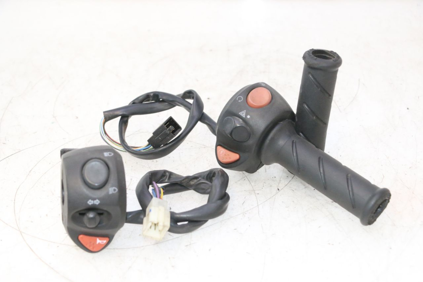 photo de HAND SWITCHES PEUGEOT SATELIS 125 (2013 - 2018) - Main view
