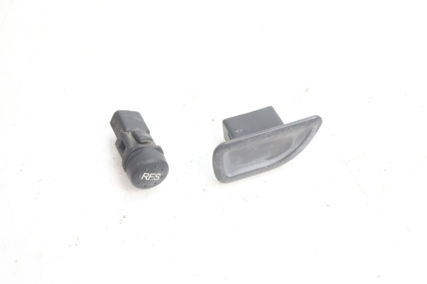 photo de HAND SWITCHES PIAGGIO X8 STREET 125 (2006 - 2007) - Component detail