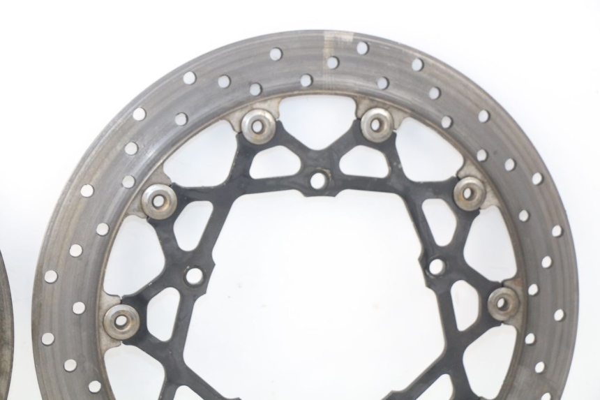 photo de PAIR FRONT BRAKE DISC YAMAHA FZ8 800 (2010 - 2016) - Technical close-up