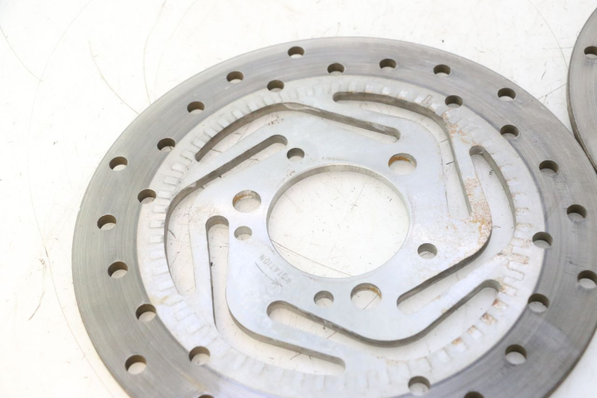 photo de PAIR FRONT BRAKE DISC CAN-AM SPYDER RS 1000 (2008 - 2012) - Fixing points details
