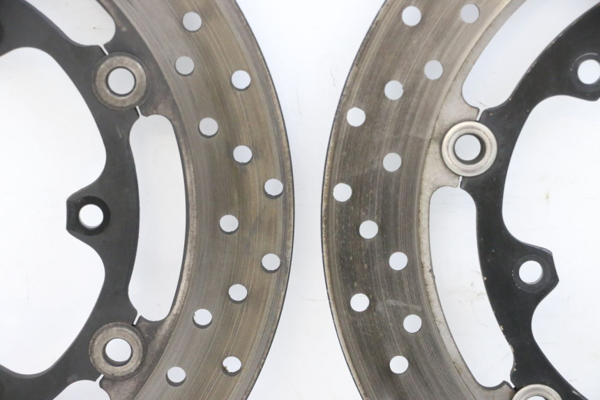 photo de PAIR OF FRONT BRAKE DISCS YAMAHA TDM ABS 900 (2002 - 2014) - Fixing points details
