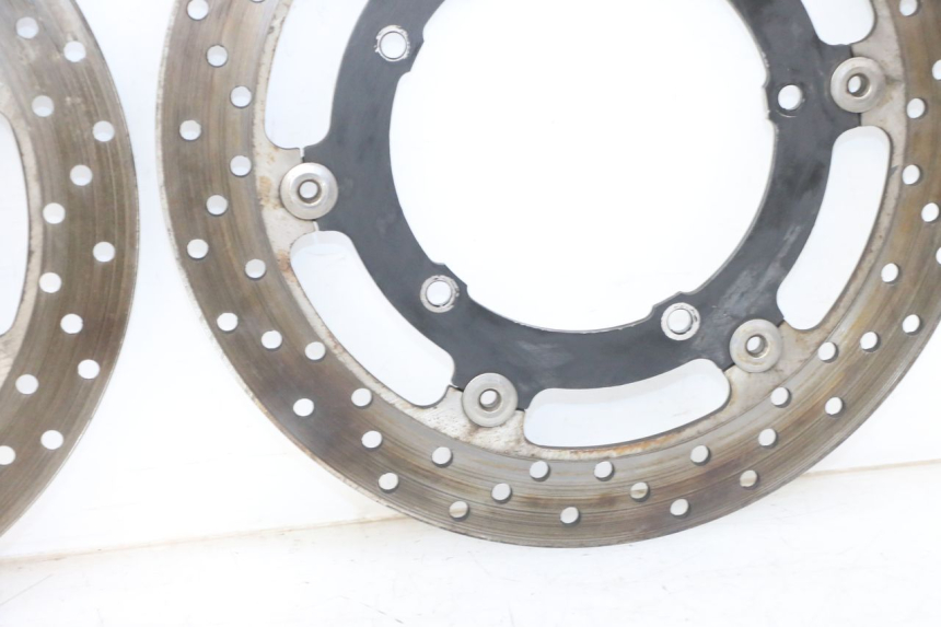 photo de PAIR FRONT BRAKE DISC YAMAHA XJ6 ABS 600 (2008 - 2016) - Fixing points details