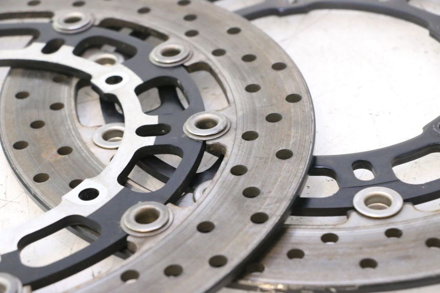 photo de PAIR FRONT BRAKE DISC YAMAHA YZF R6 600 (2008 - 2009) - Surface and material condition