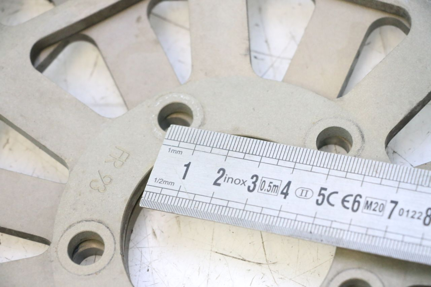 photo de PAIR FRONT BRAKE DISC KAWASAKI ZZR 600 (1995 - 2004) - Technical close-up