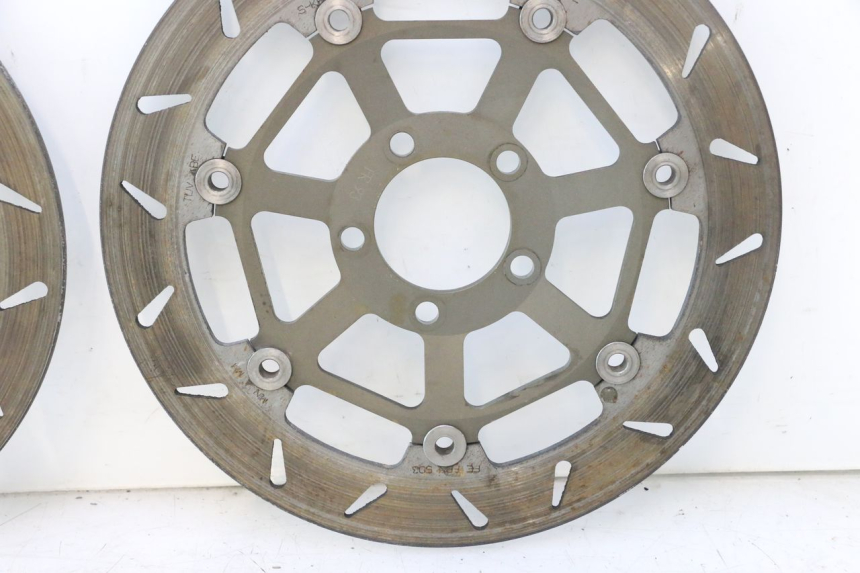 photo de PAIR FRONT BRAKE DISC KAWASAKI ZZR 600 (1995 - 2004) - Fixing points details