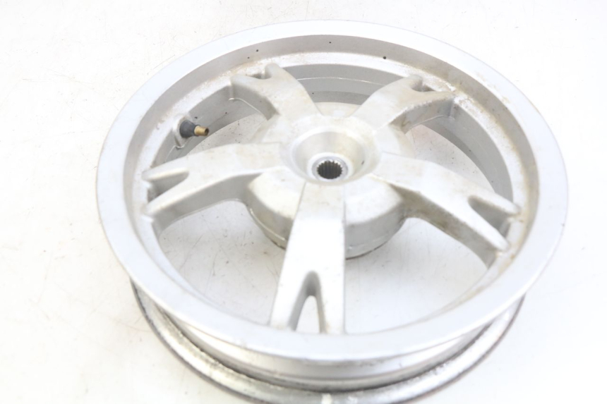 photo de PAIR OF RIMS PEUGEOT KISBEE 2T 50 (2010 - 2017) - Fixing points details