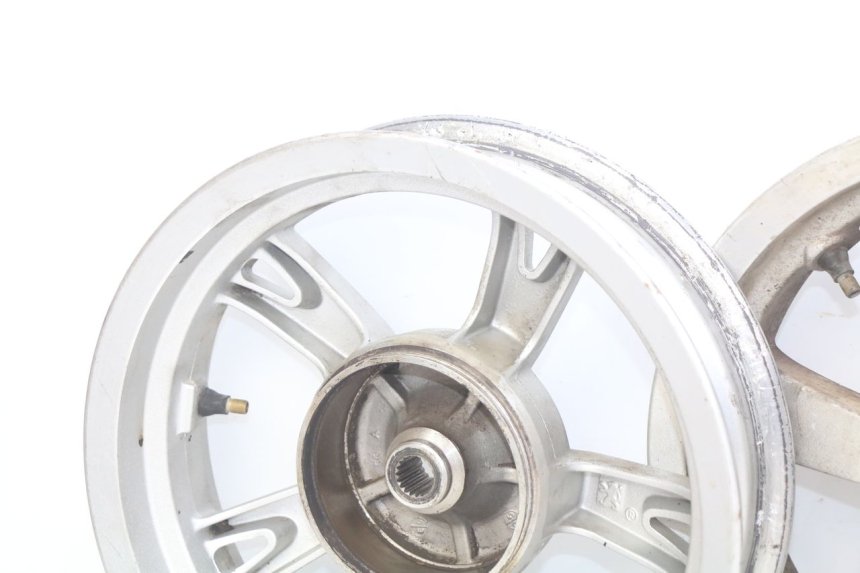 photo de PAIR OF RIMS PEUGEOT KISBEE 2T 50 (2010 - 2017) - Surface and material condition