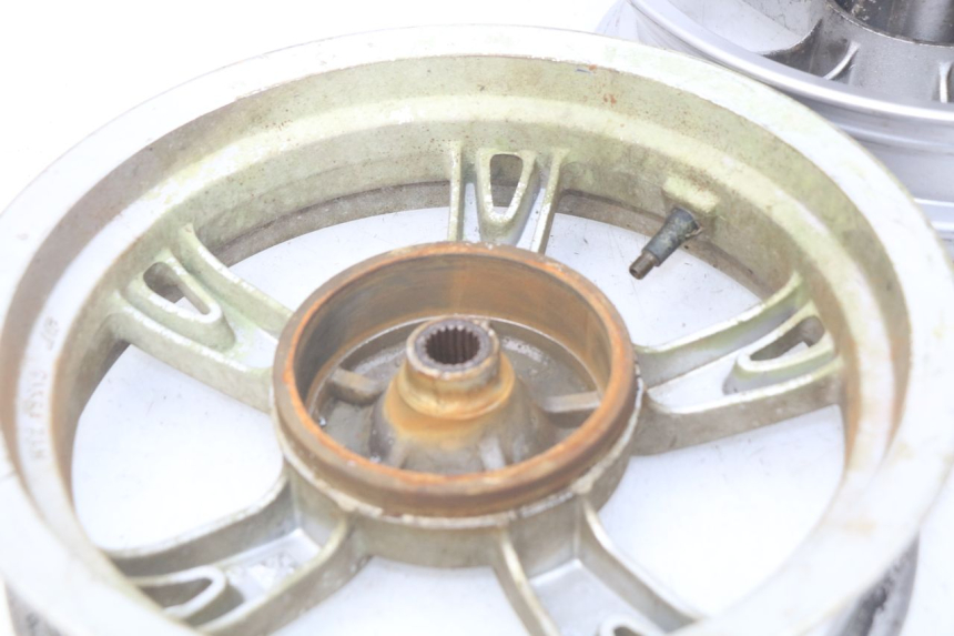 photo de PAIR OF RIMS PEUGEOT KISBEE 4T 50 (2010 - 2017) - High-resolution close-up