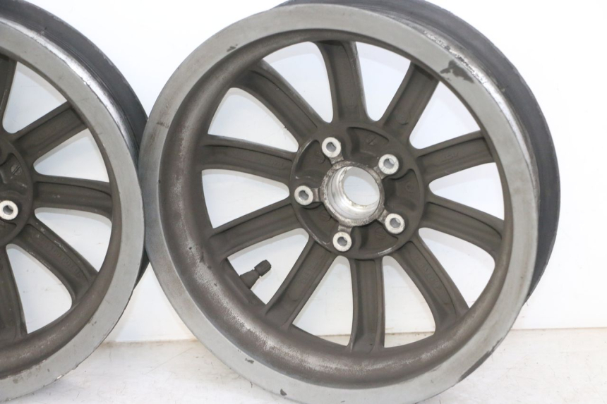 photo de RIMS PAIR PIAGGIO MP3 125 (2006 - 2014) - Markings and original references