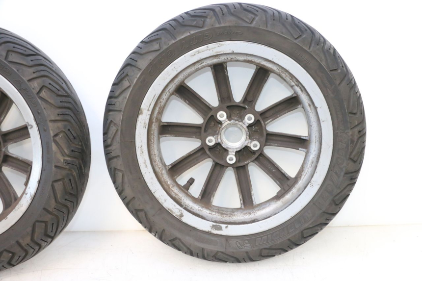 photo de RIMS PAIR PIAGGIO MP3 RL 250 (2006 - 2010) - Surface and material condition