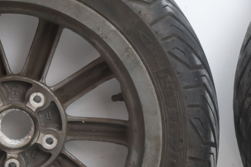 photo de RIMS PAIR PIAGGIO MP3 125 (2006 - 2014) - Focus on structure