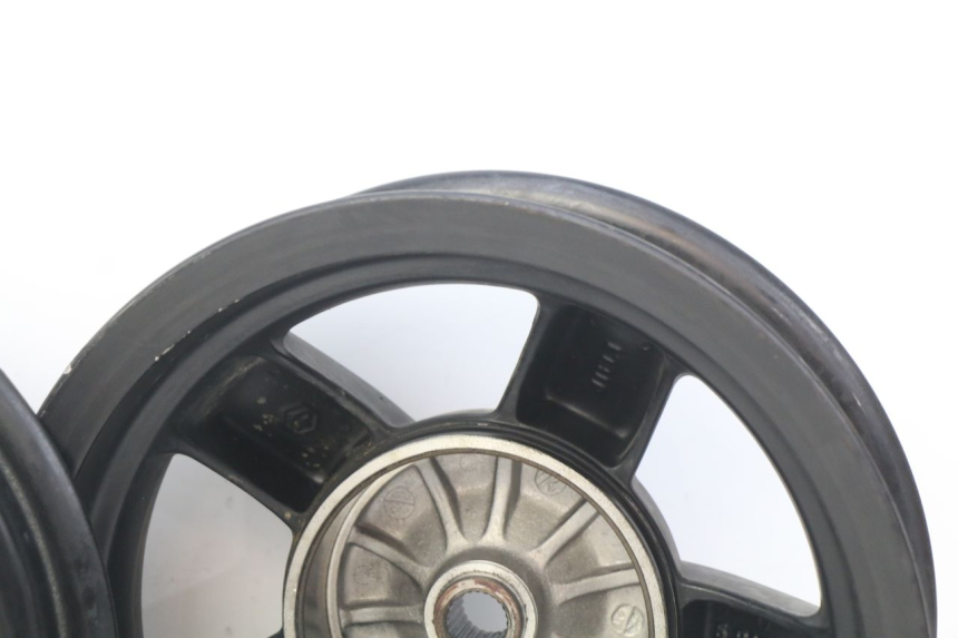 photo de PAIR OF RIMS PIAGGIO ZIP 4T 50 (2018 - 2020) - Fixing points details