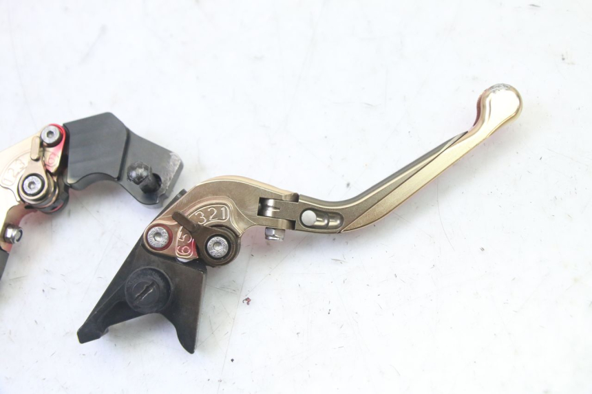 photo de BRAKE LEVER SUZUKI SV S 650 (2003 - 2009) - Zoom on usage condition