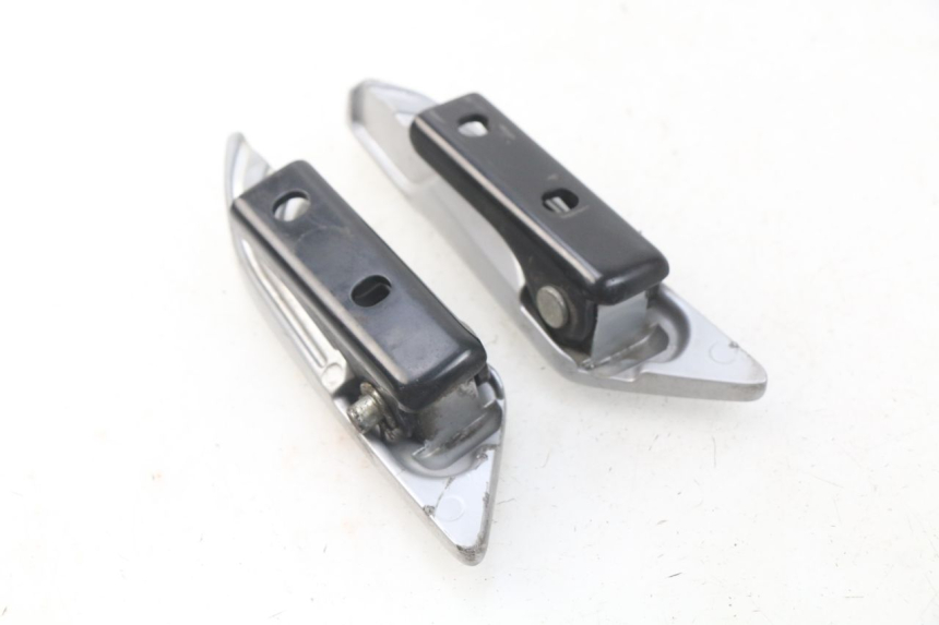 photo de PAIR REAR MOUNT FOOTRESTS PIAGGIO LIBERTY IGET 4T 50 (2015 - 2020) - Zoom on usage condition