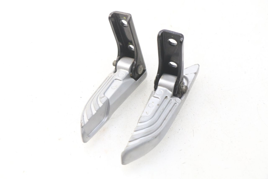 photo de PAIR REAR MOUNT FOOTRESTS PIAGGIO LIBERTY IGET 4T 50 (2015 - 2020) - Alternative perspective