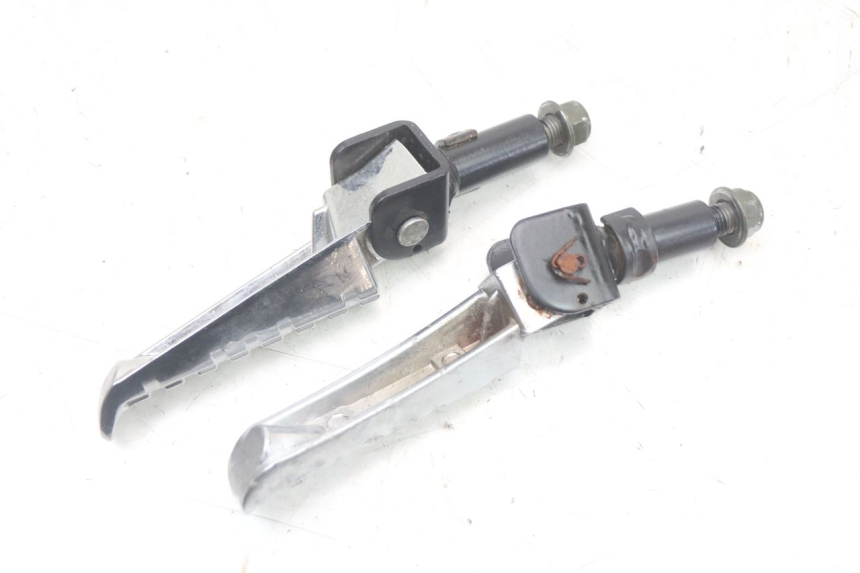 photo de PAIR REAR MOUNT FOOTRESTS MASH LEGEND'R 4T 50 (2021 - 2025) - Technical close-up