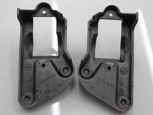 photo de PAIR REAR MOUNT FOOTRESTS PEUGEOT JET FORCE CARBU 50 (2003 - 2016) - Component detail
