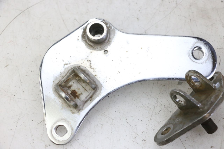 photo de PAIR FRONT MOUNT FOOTRESTS HYOSUNG GV AQUILA 125 (2000 - 2009) - Component detail