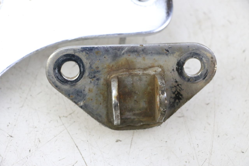 photo de PAIR FRONT MOUNT FOOTRESTS HYOSUNG GV AQUILA 125 (2000 - 2009) - Surface and material condition