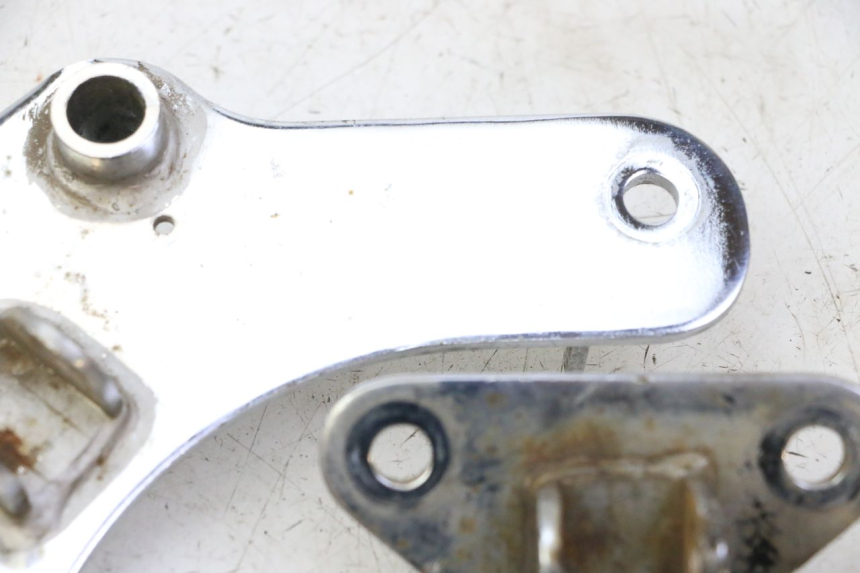 photo de PAIR FRONT MOUNT FOOTRESTS HYOSUNG GV AQUILA 125 (2000 - 2009) - Checked used part