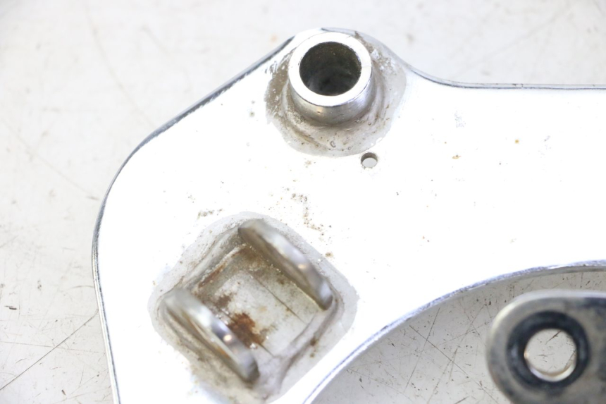 photo de PAIR FRONT MOUNT FOOTRESTS HYOSUNG GV AQUILA 125 (2000 - 2009) - Markings and original references