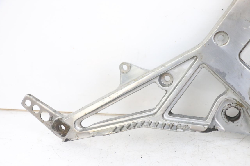 photo de PAIR OF FRONT FOOTREST BRACKETS YAMAHA FJ 3CX 1200 (1986 - 1996) - Distinctive features
