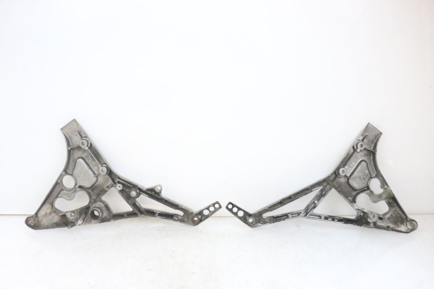 photo de PAIR OF FRONT FOOTREST BRACKETS YAMAHA FJ 3CX 1200 (1986 - 1996) - Product overview