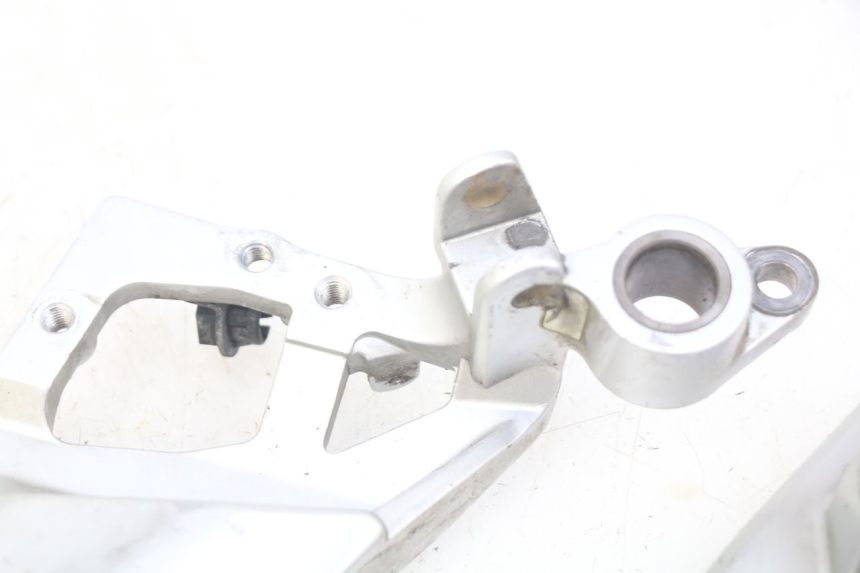 photo de PAIR OF FRONT FOOTREST BRACKETS YAMAHA FJR ABS 1300 (2006 - 2012) - Additional view of the item