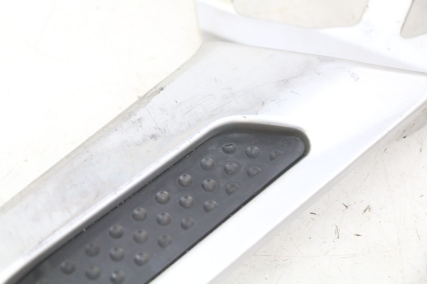 photo de PAIR OF FRONT FOOTREST BRACKETS YAMAHA FJR ABS 1300 (2006 - 2012) - Distinctive features