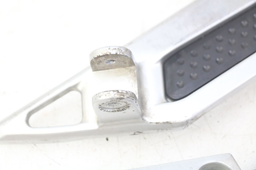 photo de PAIR OF FRONT FOOTREST BRACKETS YAMAHA FJR ABS 1300 (2006 - 2012) - Component zoom