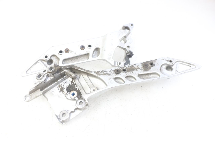 photo de PAIR OF FRONT FOOTREST BRACKETS YAMAHA FJR ABS 1300 (2006 - 2012) - Technical close-up