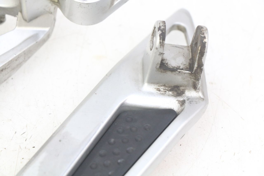 photo de PAIR OF FRONT FOOTREST BRACKETS YAMAHA FJR ABS 1300 (2006 - 2012) - Markings and original references