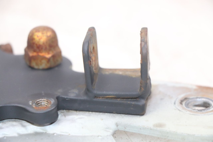 photo de PAIR OF FRONT FOOTREST BRACKETS YAMASAKI RAPTOR 50 (2013 - 2018) - Fixing points details