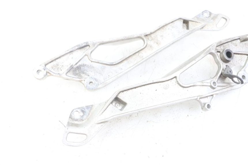 photo de PAIR OF FRONT FOOTREST BRACKETS YAMAHA TDM ABS 900 (2002 - 2014) - Zoom on usage condition