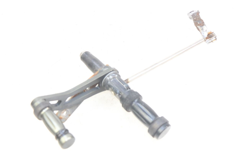 photo de PAIR OF FRONT FOOTREST BRACKETS DAELIM VL DAYSTAR 125 (2000 - 2011) - Component detail